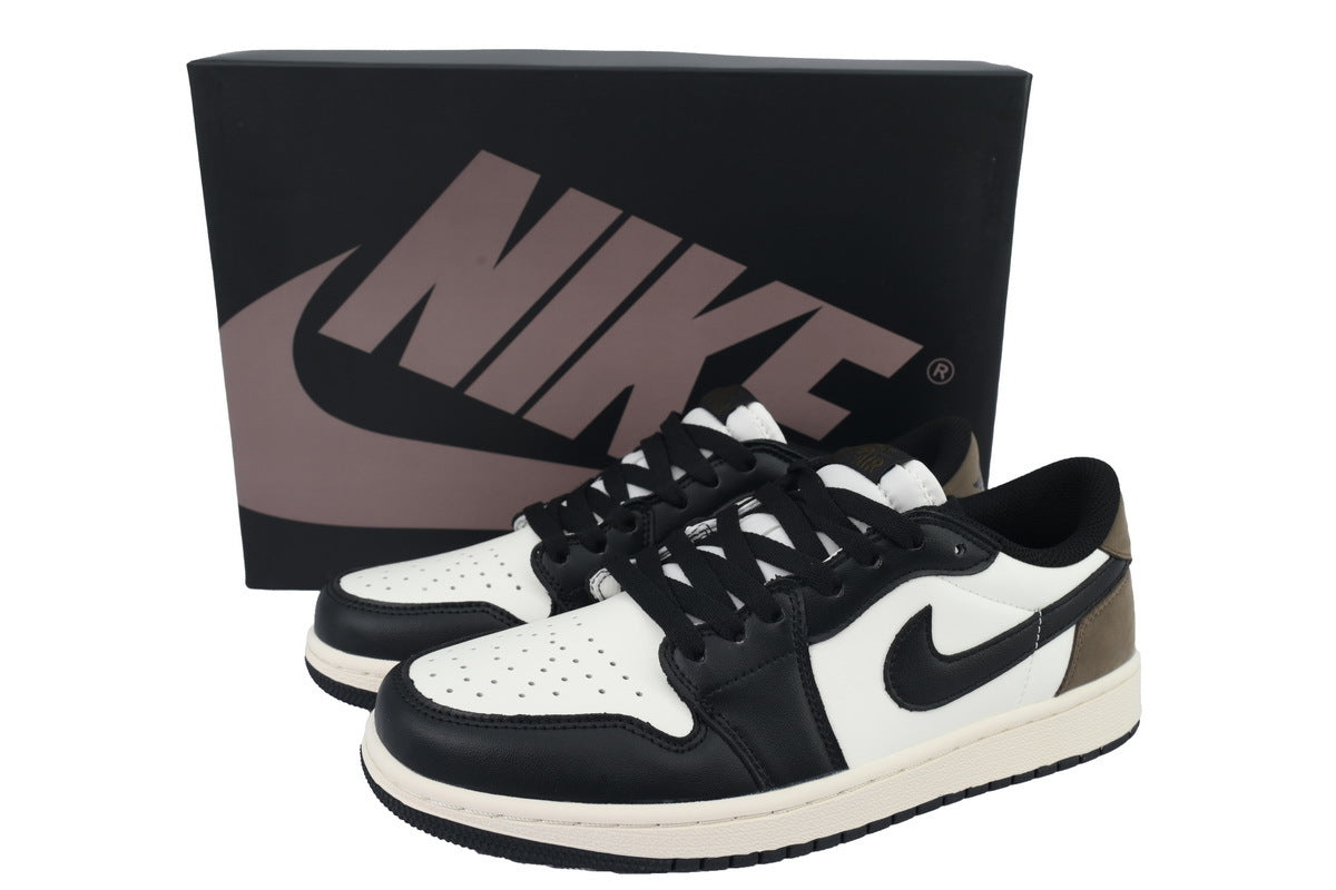 Nike Air Jordan 1 Retro Low Low-Top Sneakers