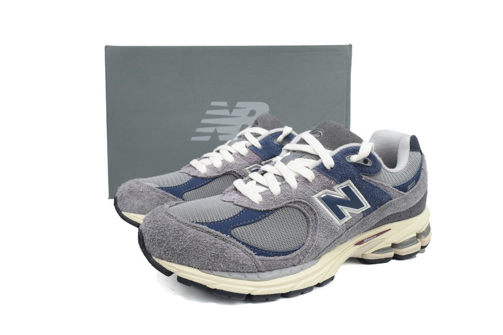 New Balance 2002R Sneakers