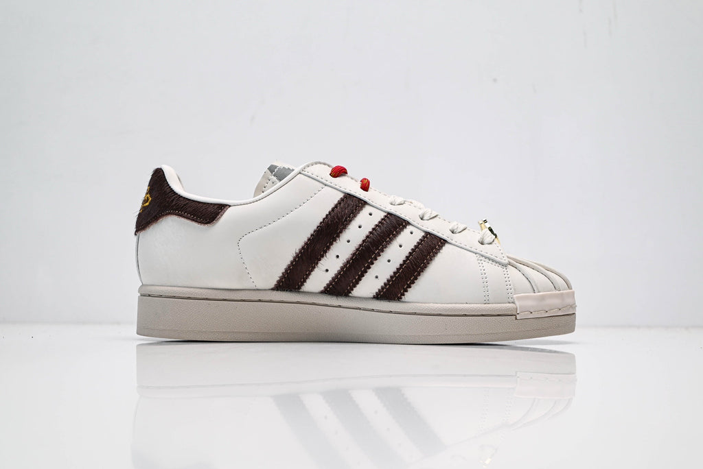 adidas Originals Superstar – Off-White & Brown Horsehair Upper with Red Laces & White Shell Toe