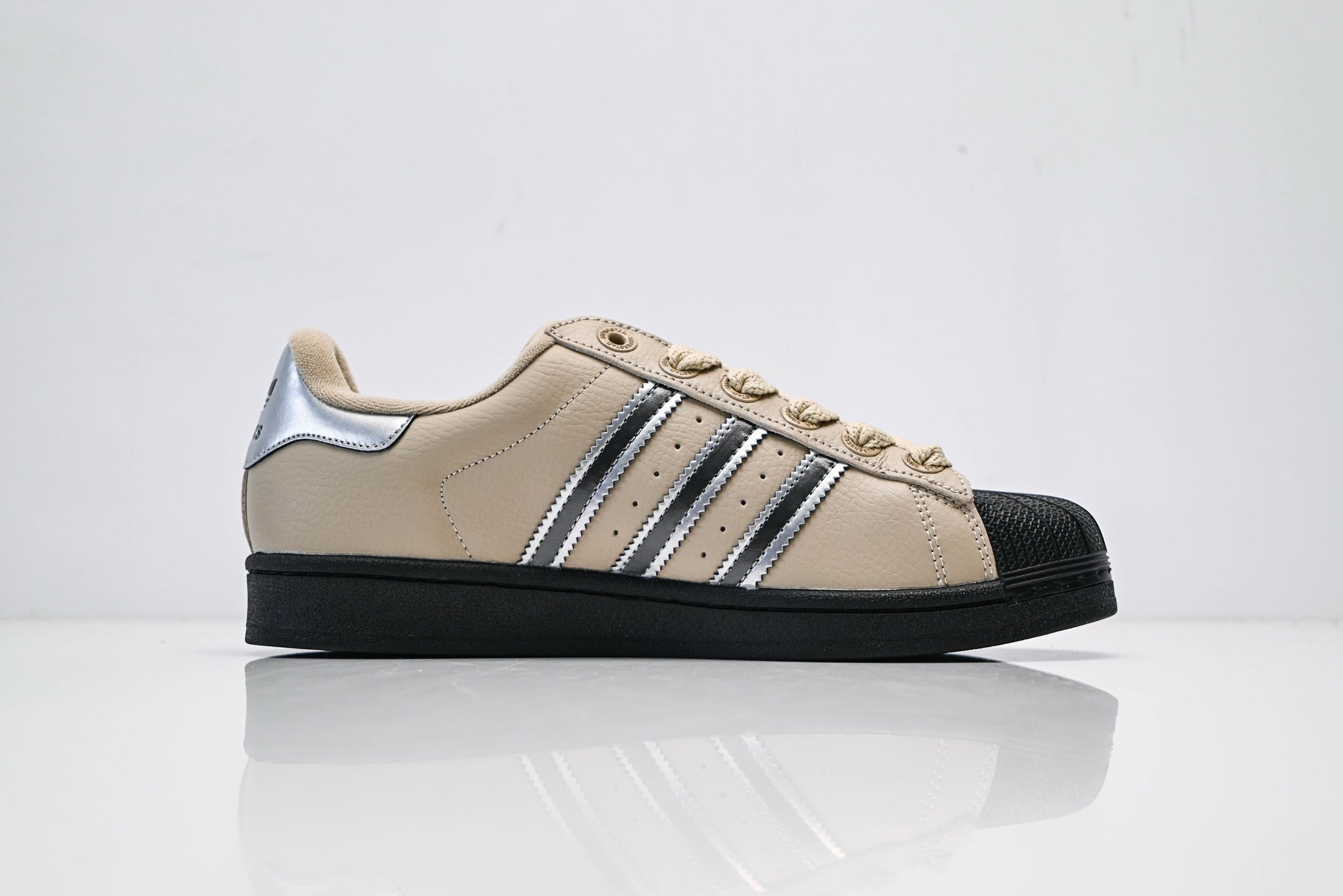 adidas Originals Superstar – Beige Upper with Silver 3-Stripes & Black Shell Toe