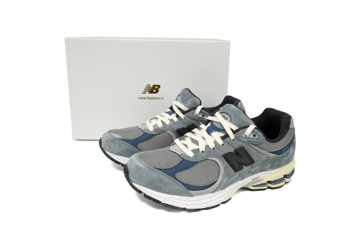 New Balance 2002R Sneakers