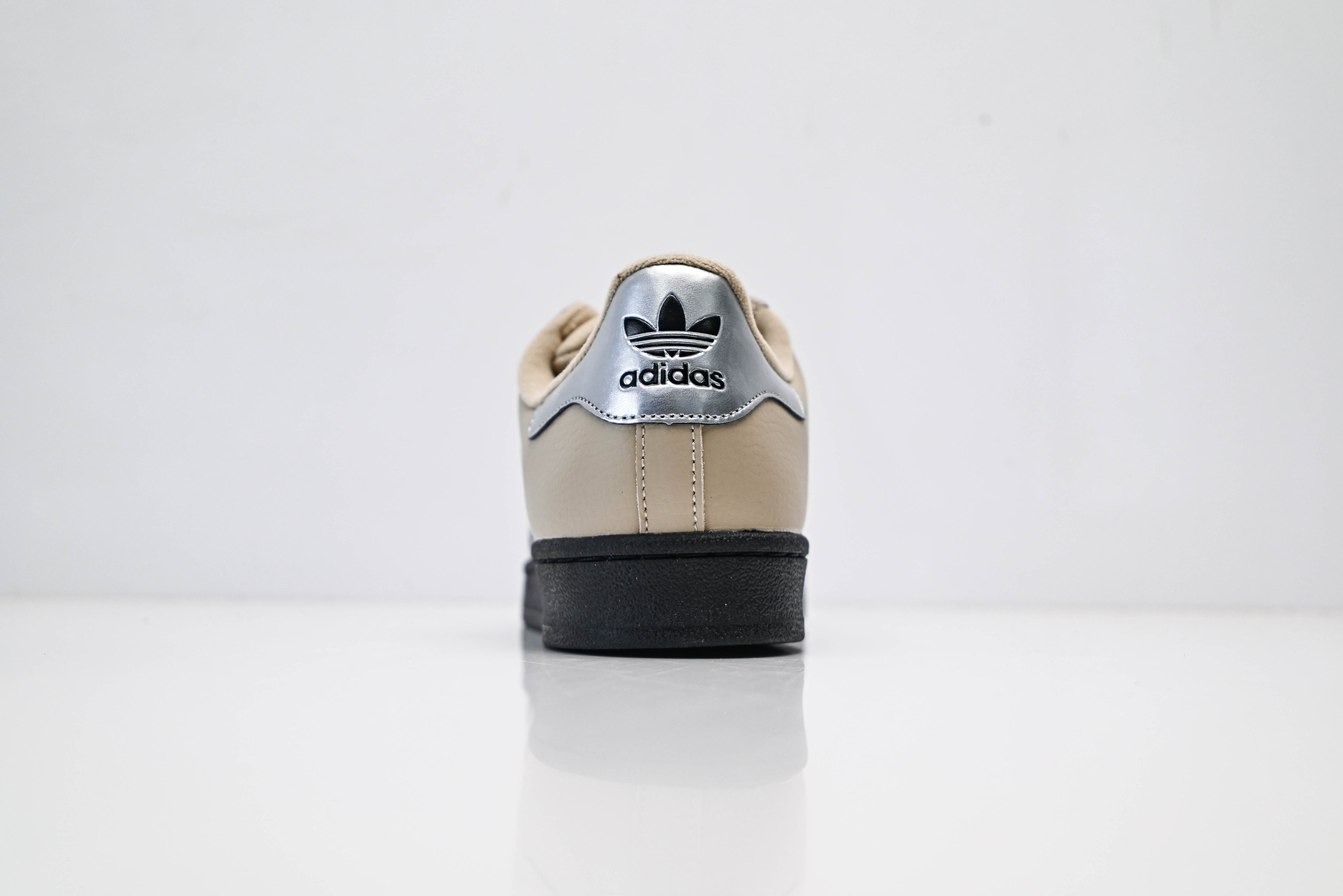 adidas Originals Superstar – Beige Upper with Silver 3-Stripes & Black Shell Toe