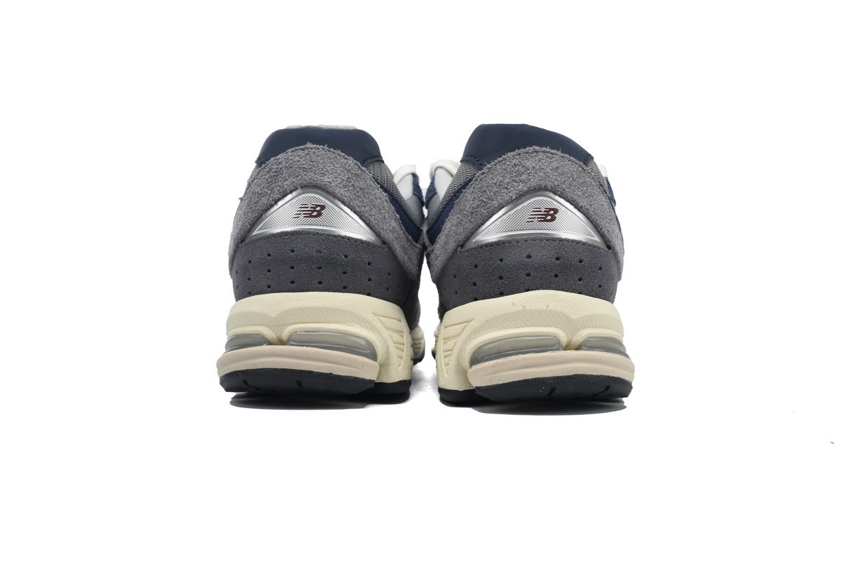 New Balance 2002R Sneakers