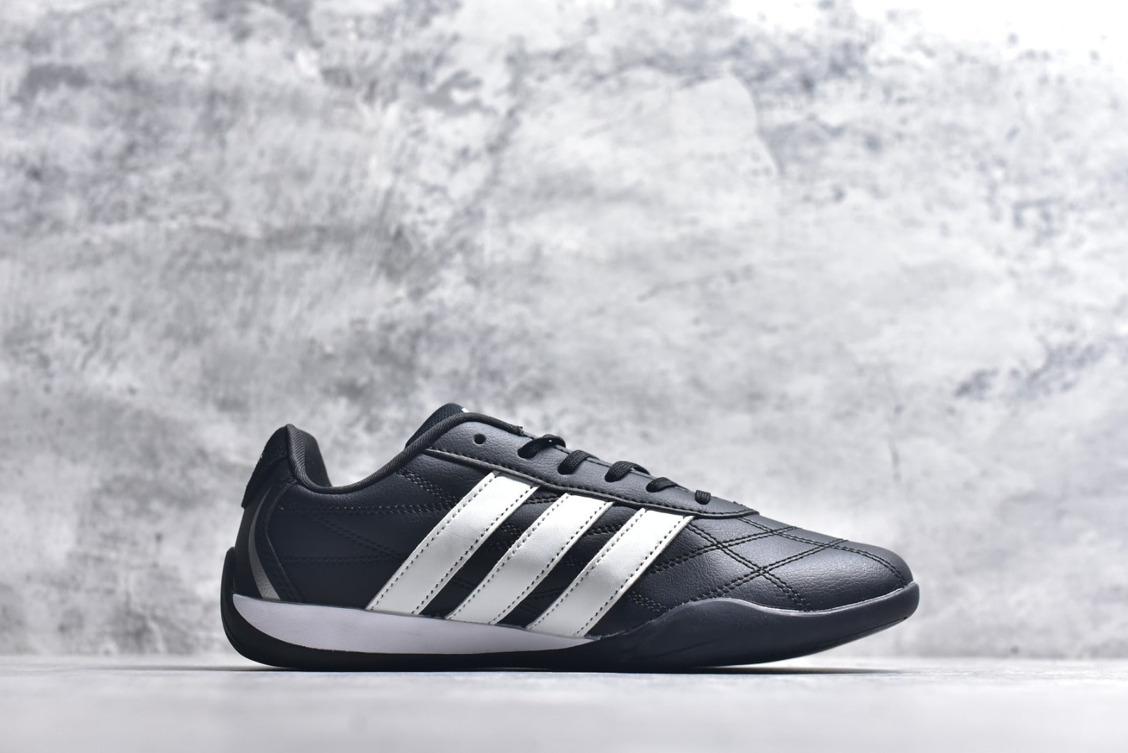 Adidas Adipista Trainers | Non-Slip & Durable Casual Shoes | EU 36-45