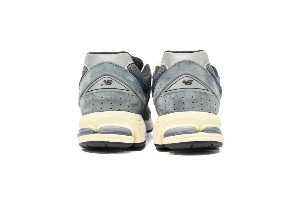 New Balance 2002R Sneakers