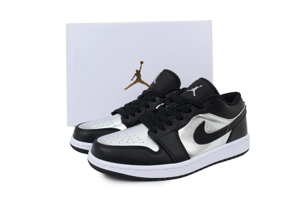 Nike Air Jordan 1 Retro Low Low-Top Sneakers