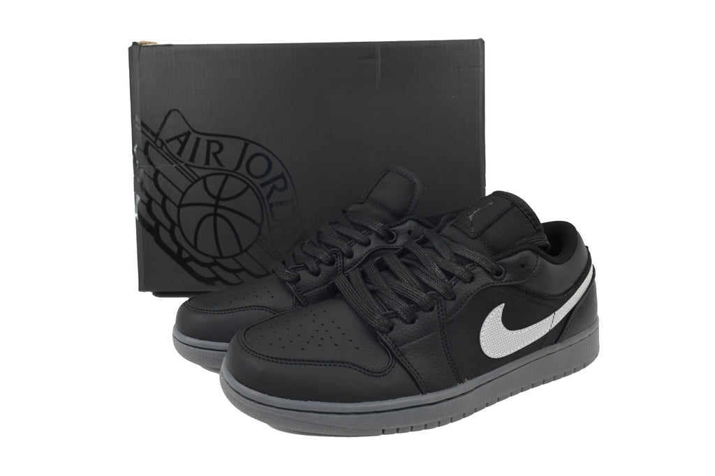 Nike Air Jordan 1 Retro Low Low-Top Sneakers