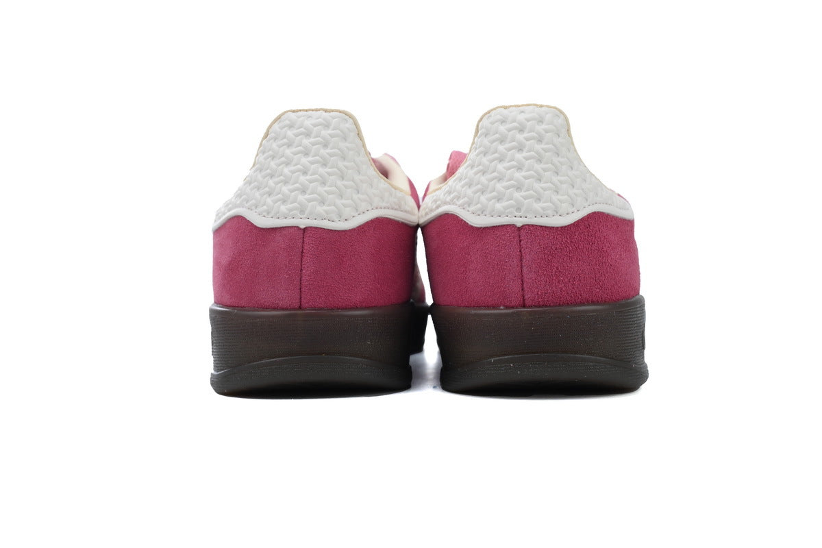 Adidas Samba OG – Retro German-Inspired Sneakers