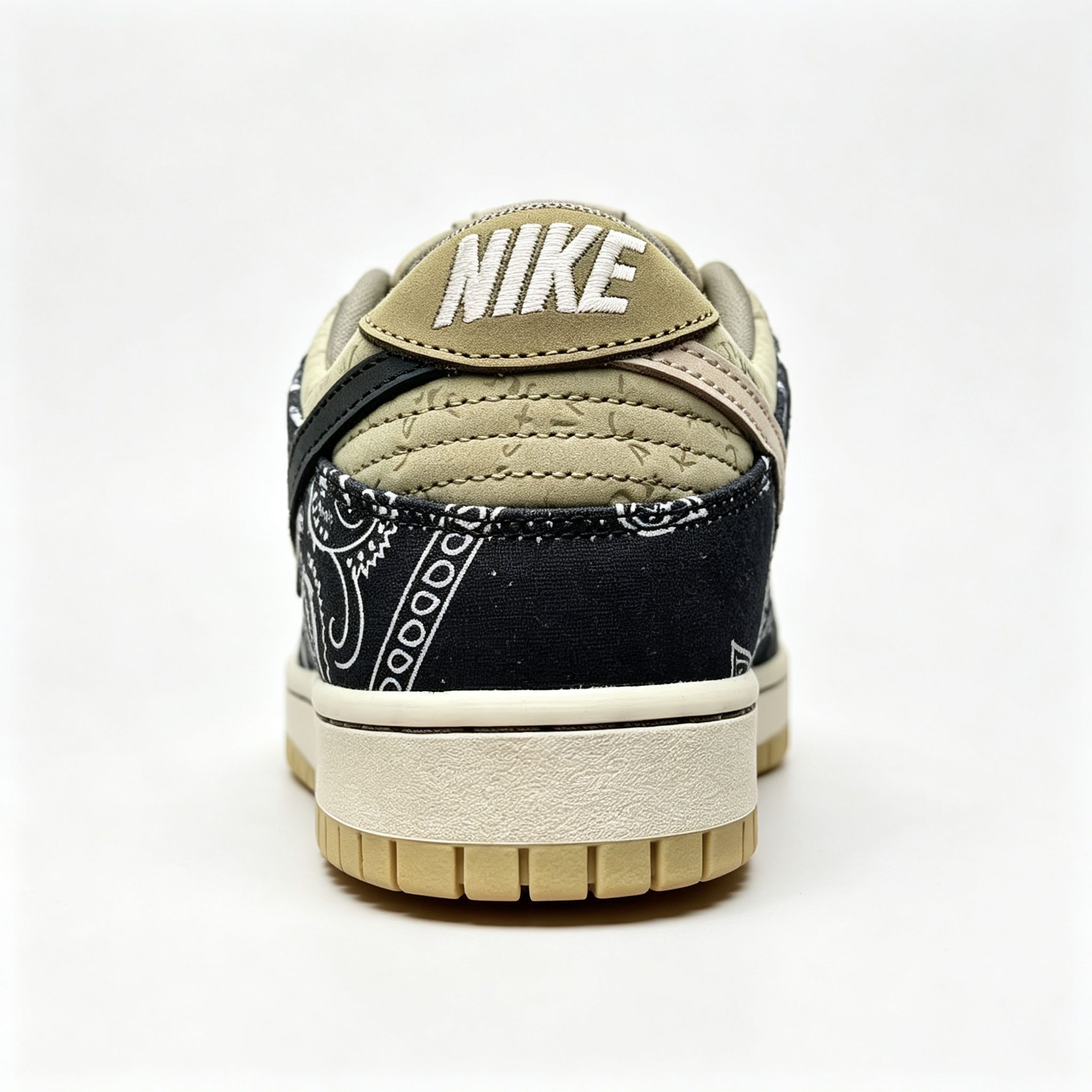 Nike Dunk Low – Beige / Navy Bandana Plaid Print / Gum