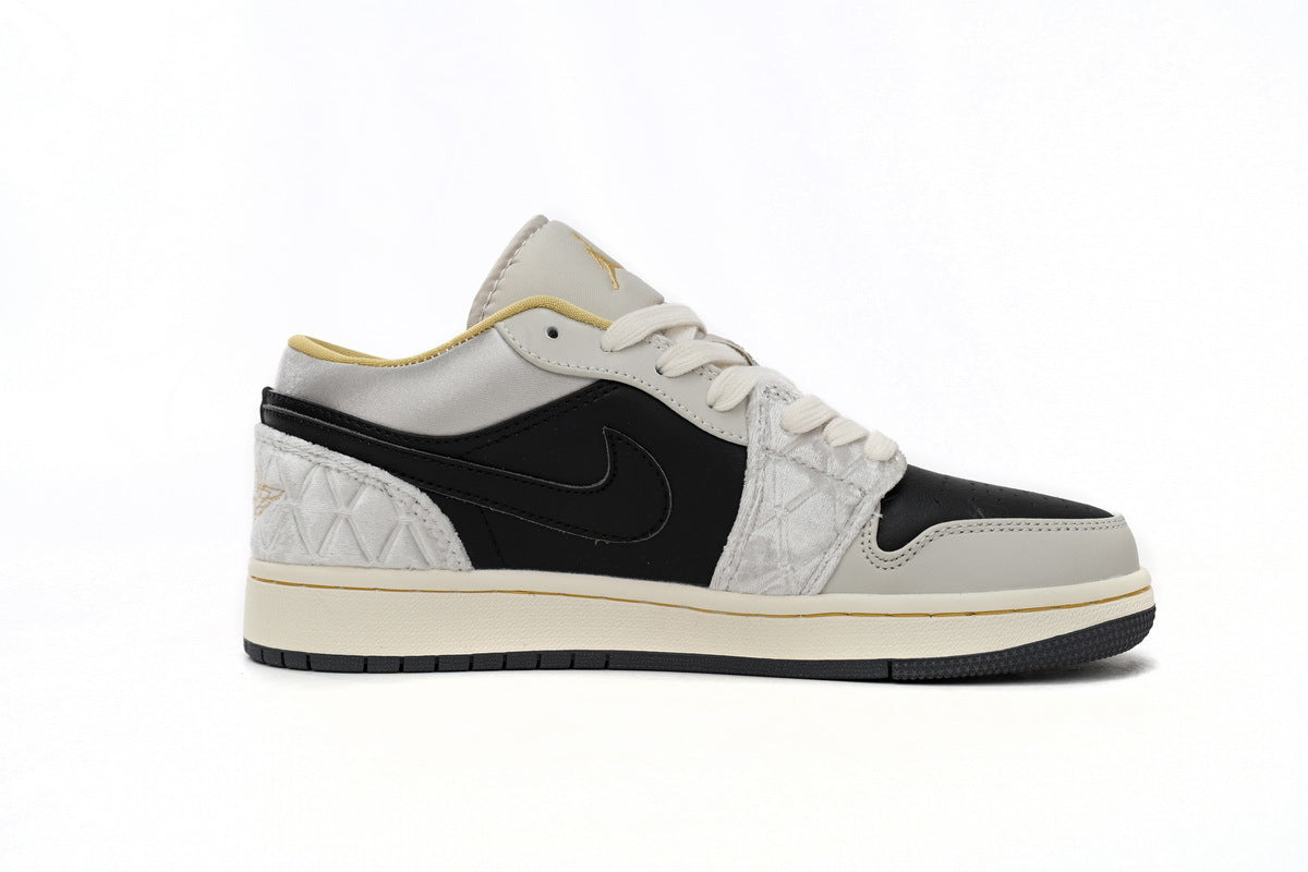 Nike Air Jordan 1 Retro Low Low-Top Sneakers
