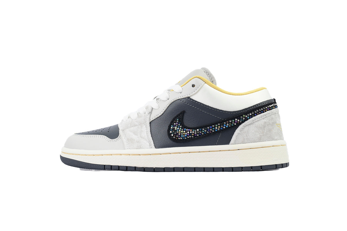 Nike Air Jordan 1 Retro Low Low-Top Sneakers