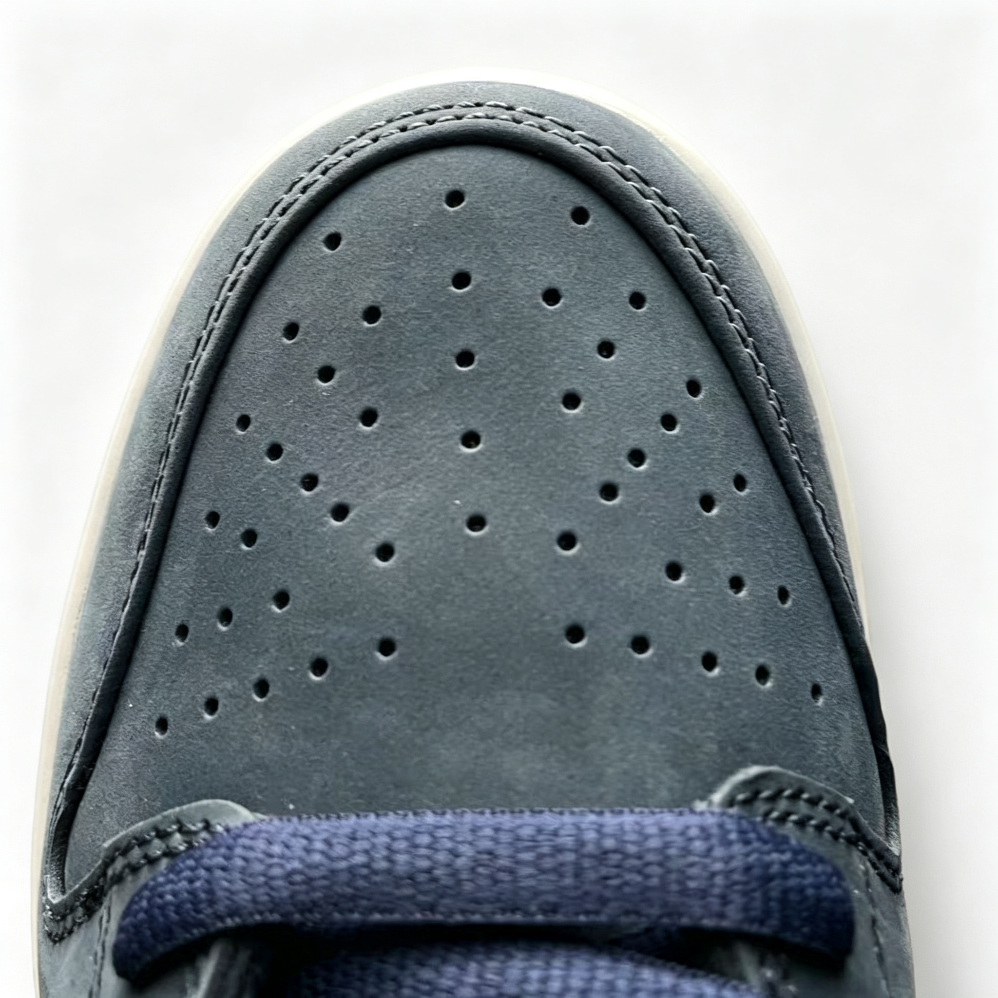 Nike SB Dunk Low Sneakers – Slate Blue / Black / Gum