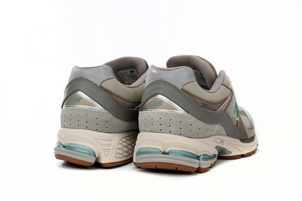 New Balance 2002R Sneakers